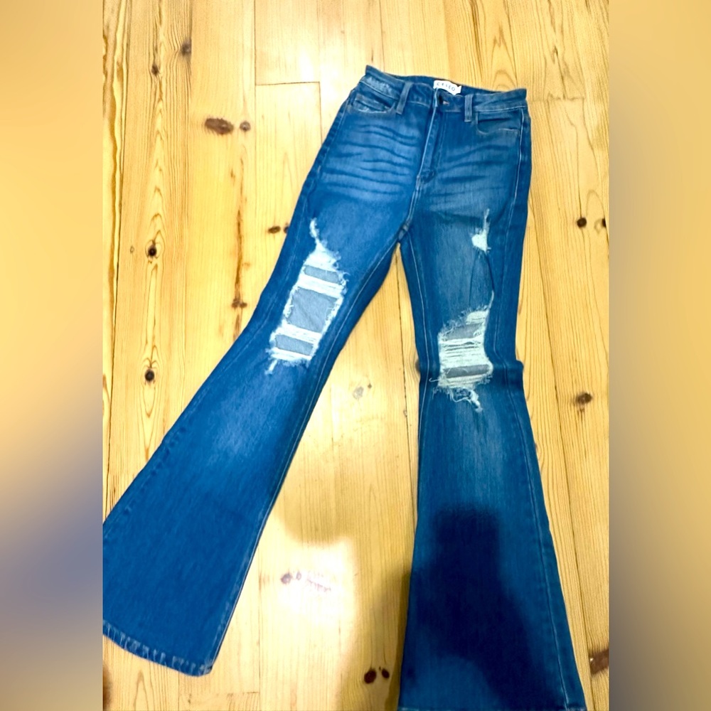 Cello flared jeans in a size 7